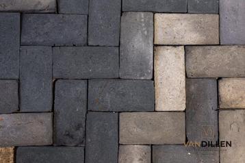 Antieke grijs blauw gesmoorde plavuizen 23x11.5 35M2 uniek! beschikbaar voor biedingen
