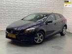 Volvo V40 1.5 T2 Summum 2E EIGENAAR NAP CRUISE NAVI, Auto's, Volvo, 65 €/maand, 4 cilinders, 700 kg, Blauw