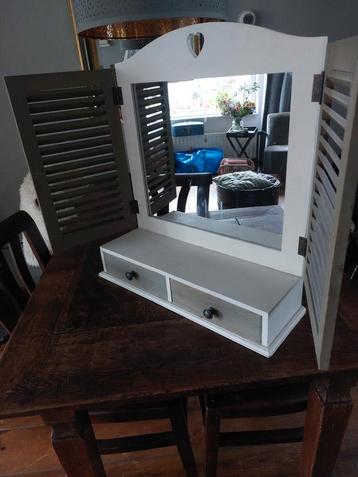 Kaptafel met spiegel en lades beschikbaar voor biedingen
