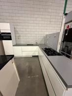 Moderne Hoogglans Witte Hoekkeuken + Apparatuur GEDEMOMTEERD