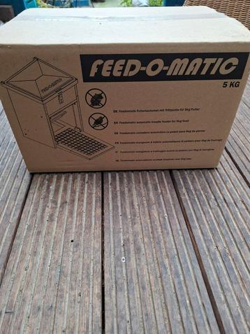 Feed_o-matic trapbak voor kippen beschikbaar voor biedingen
