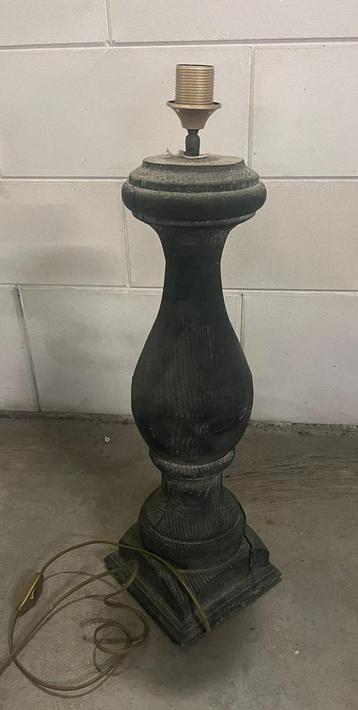 Lamp poot zonder cap beschikbaar voor biedingen