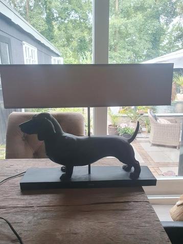 Leuke teckel lamp beschikbaar voor biedingen
