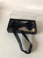 Smokingstrik Zwart in doosje, Kleding | Heren, Ophalen of Verzenden, Nieuw, Zwart, Trouwpak