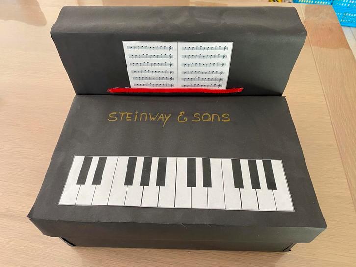 Sinterklaas surprise piano, Diversen, Sinterklaas, Zo goed als nieuw, Ophalen