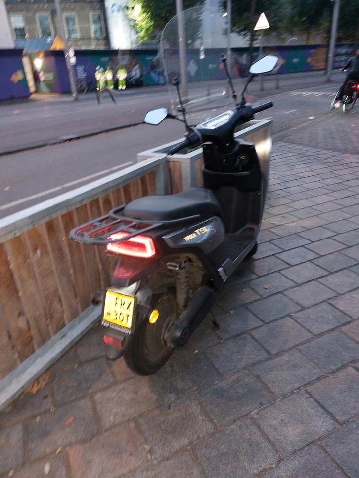 Yadea T9L Elektrische Scooter - 2 Accu's, Fietsen en Brommers, Snorfietsen en Snorscooters, Gebruikt, Overige merken, Elektrisch