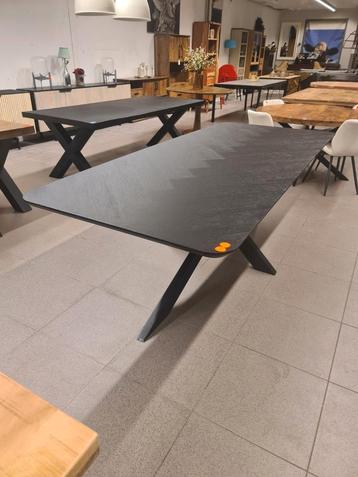 Nieuwe eettafel zwart eikenhout visgraat 240x100cm spinpoot  beschikbaar voor biedingen