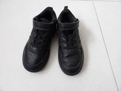ECHT HAAST NIEUW 1 paar mooie zwarte NIKE schoenen maat 27, Kinderen en Baby's, Kinderkleding | Schoenen en Sokken, Zo goed als nieuw