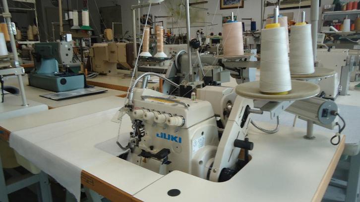 Industrie lockmachine /overlock Juki Loodveter met Puller, Hobby en Vrije tijd, Naaimachines en Toebehoren, Gebruikt, Naaimachine