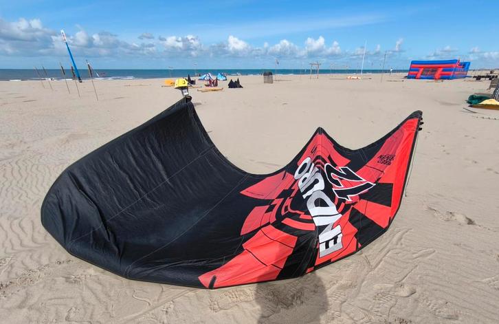 Complete set 9m + 12m ozone enduro + Naish drive board, Watersport en Boten, Kitesurfen, Zo goed als nieuw, 9 m², Twintip, Ophalen