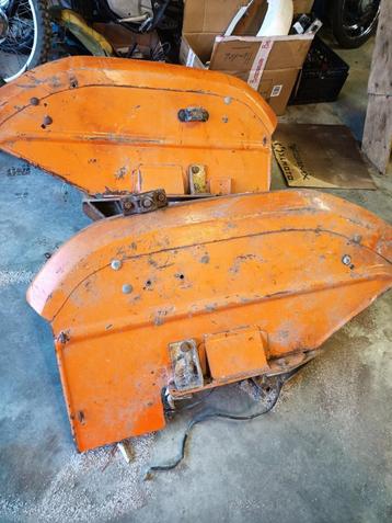 Fiat 750 Spatborden tractor beschikbaar voor biedingen