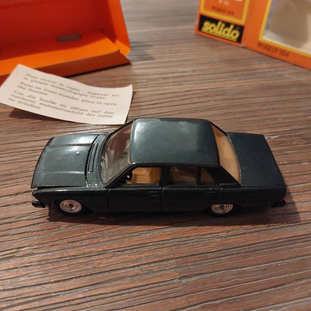 Matrix 1:43 Peugeot 604 Heuliez sedán año de construcción 1980 verde