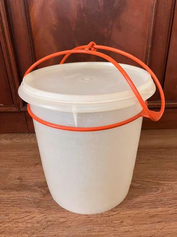Tupperware wasemmer met hengsel beschikbaar voor biedingen