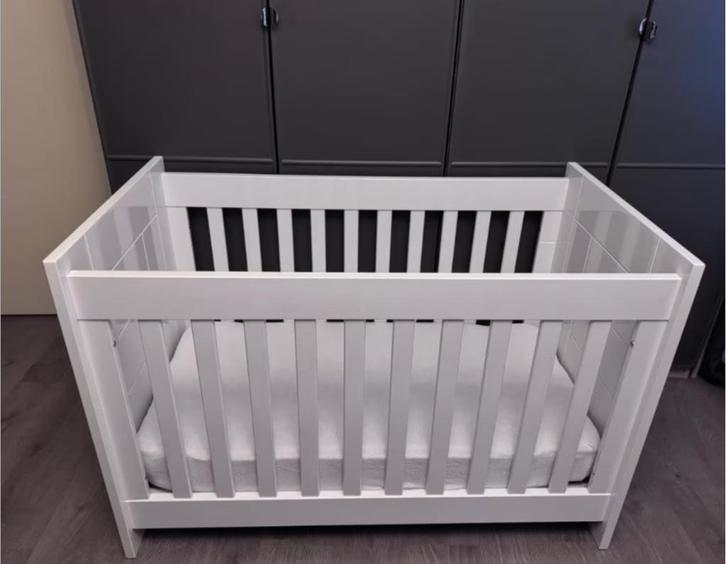 Bopita ledikant en commode +verschoonverkleiner, Kinderen en Baby's, Babywiegjes en Ledikanten, Gebruikt, Ledikant, Ophalen