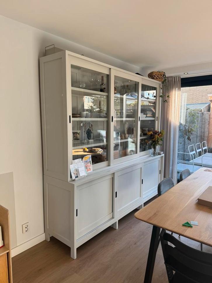 Buffetkast vol hout met schuifdeuren, Huis en Inrichting, Kasten | Dressoirs, Zo goed als nieuw, 200 cm of meer, 25 tot 50 cm