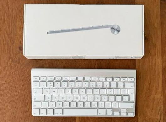 Apple wireless keyboard MC184N/B, Computers en Software, Toetsenborden, Ophalen of Verzenden