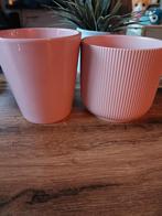 Twee roze bloempotten (circa 14 cm hoog), Tuin en Terras, Ophalen of Verzenden