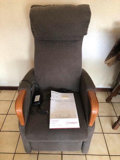 Mooie Sta-op stoel, elektrisch verstelbaar., Huis en Inrichting, Fauteuils, Zo goed als nieuw, Stof, 50 tot 75 cm, 75 tot 100 cm