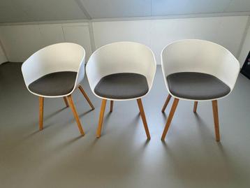 Hay Stoelen beschikbaar voor biedingen