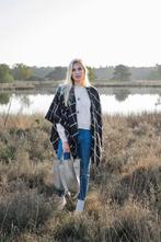 Nieuwe Zusss poncho zwart nu €25,-, Kleding | Dames, Mutsen, Sjaals en Handschoenen, Ophalen of Verzenden, Nieuw, Muts