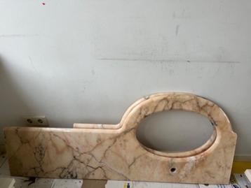 Wastafelblad met bijbehorende waskom beschikbaar voor biedingen