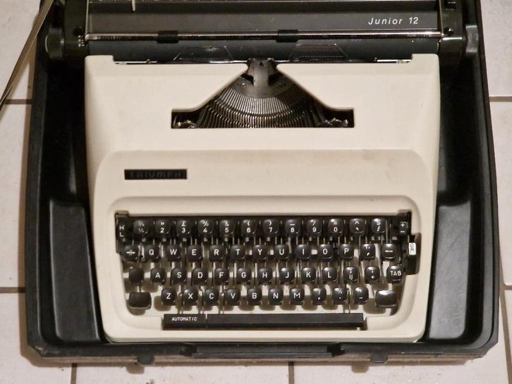 Triumph Junior 12 typemachine in koffer, Diversen, Typemachines, Ophalen