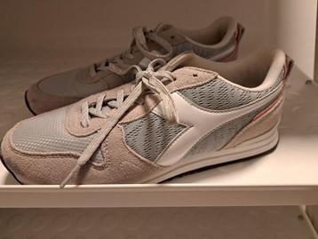 GRIJZE DIADORA SNEAKERS, MAAT 41 beschikbaar voor biedingen