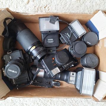Analoge spiegelreflex camera' en toebehoren beschikbaar voor biedingen