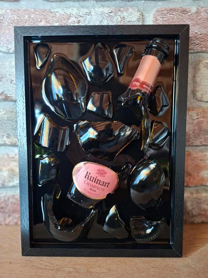Ruinart fles verwerkt in een lijst met Epoxy, Antiek en Kunst, Kunst | Schilderijen | Modern, Ophalen of Verzenden
