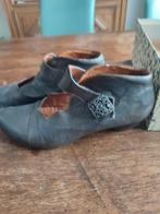 Schoenen van Think maat 38,5, Kleding | Dames, Schoenen, Ophalen of Verzenden, Zo goed als nieuw, Grijs, Sneakers of Gympen