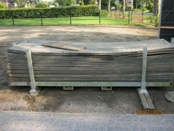 kunststof rijplaten op stapelbok beschikbaar voor biedingen