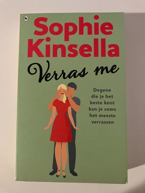 Boek: Verras me van auteur Sophie Kinsella, Boeken, Romans, Zo goed als nieuw, Europa overig, Ophalen of Verzenden