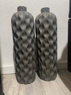 Twee Taupe kleurige vazen, Overige materialen, Overige kleuren, 50 tot 75 cm, Ophalen of Verzenden