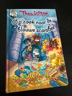 Thea Stilton - Op zoek naar de blauwe scarabee, Ophalen of Verzenden, Gelezen, Fictie algemeen