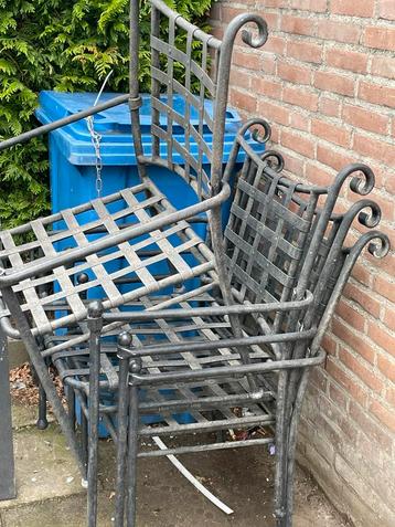 4 antieke alm tuinstoelen beschikbaar voor biedingen
