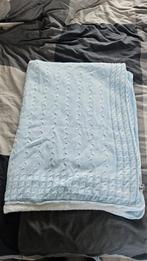 Lichtblauwe baby's only babydeken met kabelpatroon ledikant, Ophalen of Verzenden, Zo goed als nieuw, 100 cm of meer, Deken