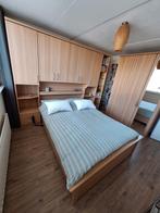 slaapkamer met matrassen, beddengoed en kledingkast, Huis en Inrichting, Slaapkamer | Bedden, Ophalen, Bruin, Tweepersoons, 140 cm