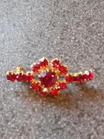 Vintage broche van rood Boheems kristalglas, Verzenden, Dames