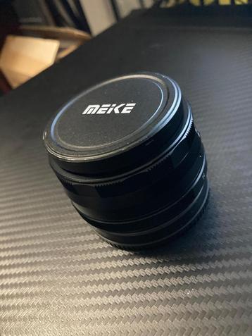 Meike 35mm f/1.4 Canon EF-M-mount objectief beschikbaar voor biedingen