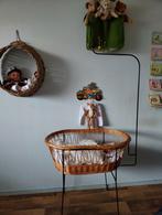 Vintage rieten wieg met ijzeren onderstel, Ophalen of Verzenden, Gebruikt, Wieg