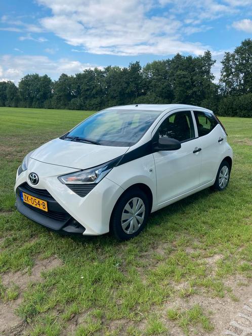 Toyota Aygo 1.0 Vvt-i 72pk 5D 2019 Wit X-Fun ActieAuto, Auto's, Toyota, Particulier, Aygo, ABS, Airbags, Airconditioning, Bluetooth