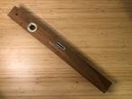 Vintage waterpas hout met messing inleg groot 60s, Antiek en Kunst, Verzenden
