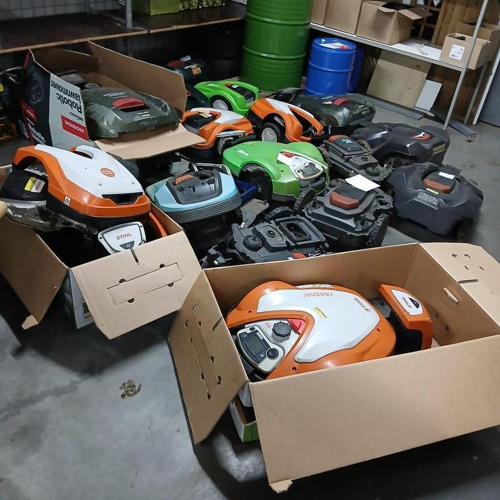 Partij Husqvarna en Stihl / Viking robotmaaiers, Tuin en Terras, Robotmaaiers, Gebruikt, Minder dan 20 cm, Met regensensor, Ophalen