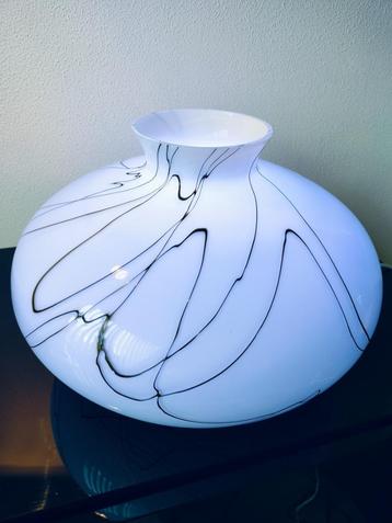Yvolux Lamp Design Vintage Wit Zwarte lijnen Glas 1980 beschikbaar voor biedingen