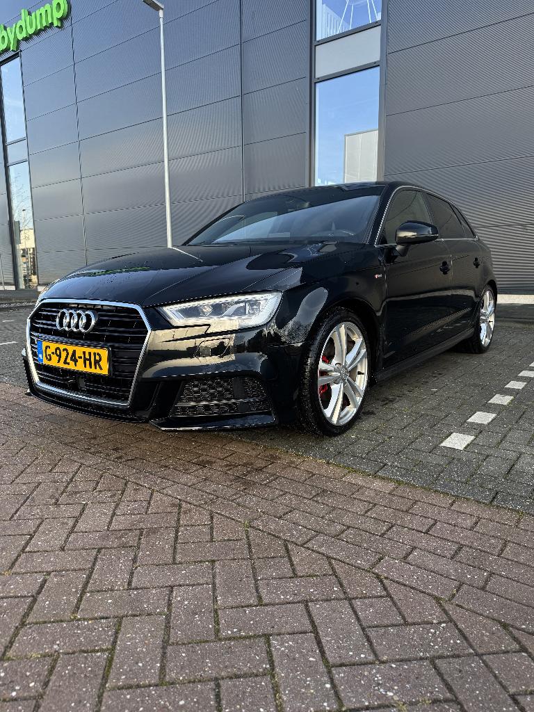 Audi A3 1.5 Tfsi 150hp CoD Ultra S-tronic Black, Auto's, 1498 cc, 4 cilinders, Leder en Stof, Zwart