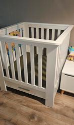 Witte stevige houten box Coming Kids met lade en kleed, Ophalen, Gebruikt, Vierkant, In hoogte verstelbaar