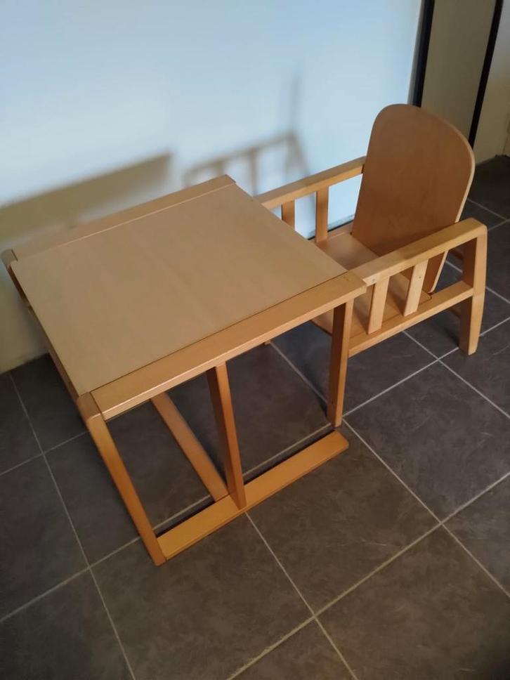 Gebruikte kinderstoel met tafeltje, Kinderen en Baby's, Kinderkamer | Tafels en Stoelen, Ophalen