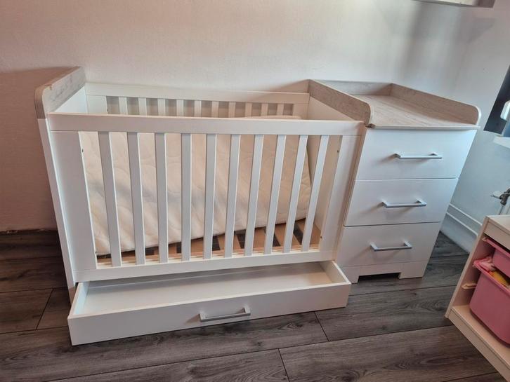 Combi Ledikant - Commode Futura, Kinderen en Baby's, Kinderkamer | Complete kinderkamers, Gebruikt, Jongetje of Meisje, Ophalen
