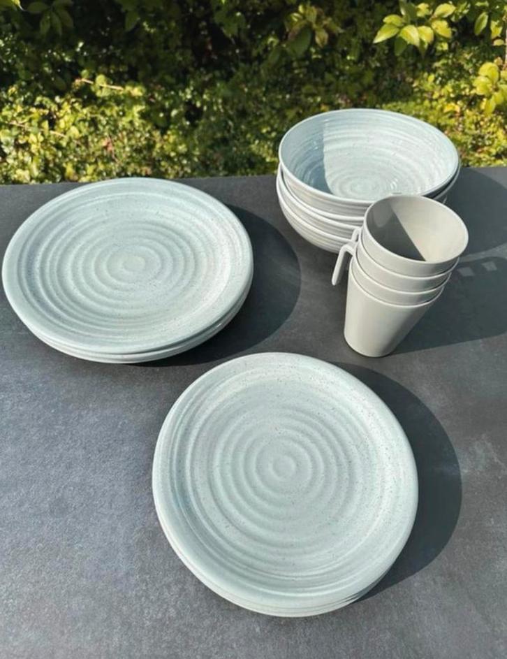 Eurotrail Antislip Camping Servies Grijs 4 persoons, Caravans en Kamperen, Kampeeraccessoires, Nieuw, Ophalen