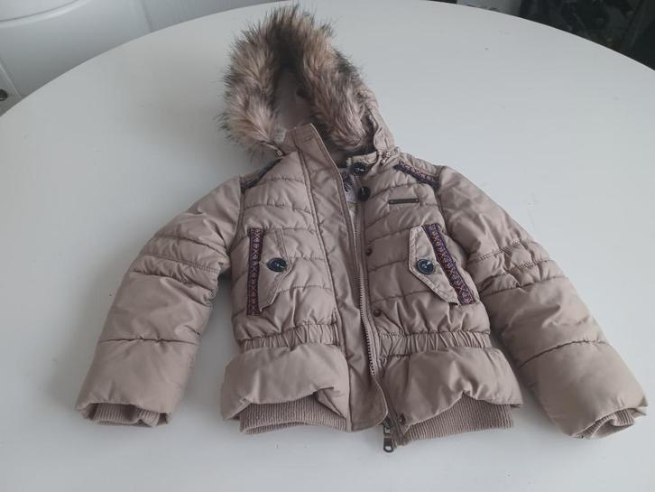 Meisjesjas met capuchon merk Vingino maat 5, Kinderen en Baby's, Kinderkleding | Maat 146, Zo goed als nieuw, Meisje, Jas, Ophalen of Verzenden